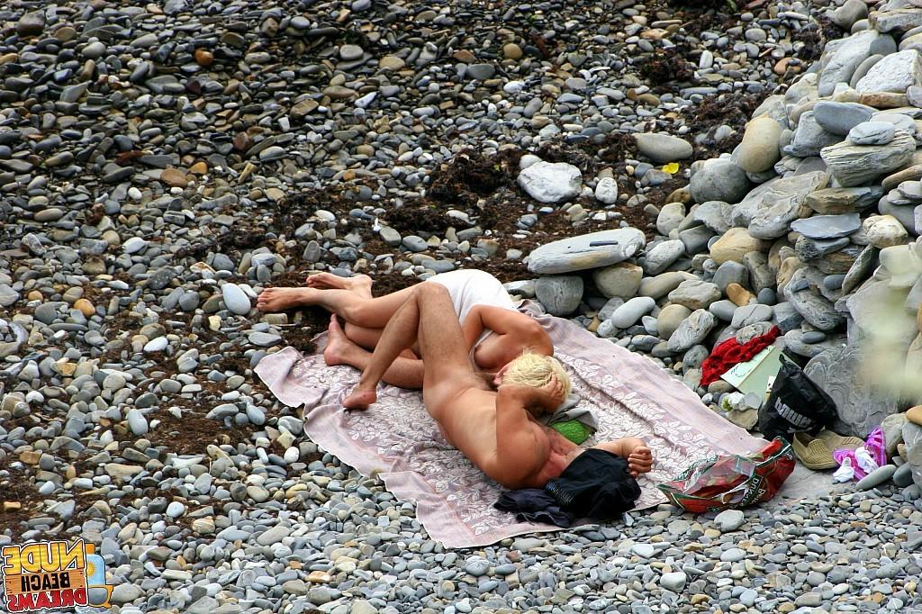 15P Blowjob on the publick beach  what can be better