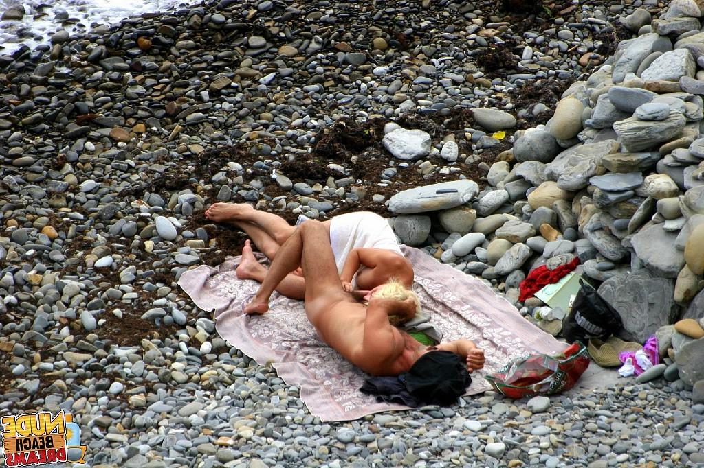 15P Blowjob on the publick beach  what can be better
