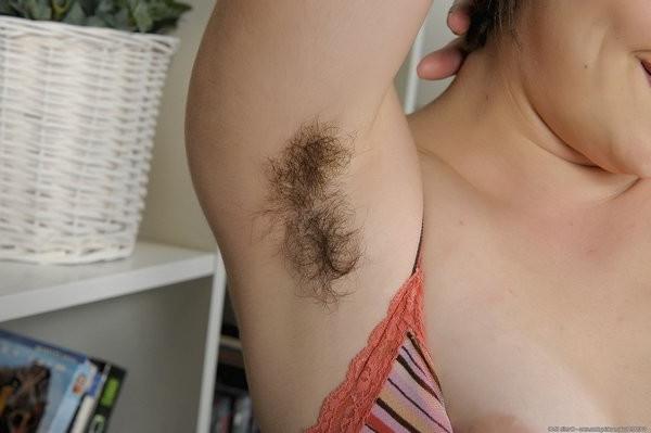 15P Sally peels off her jeans to expose a hairy one