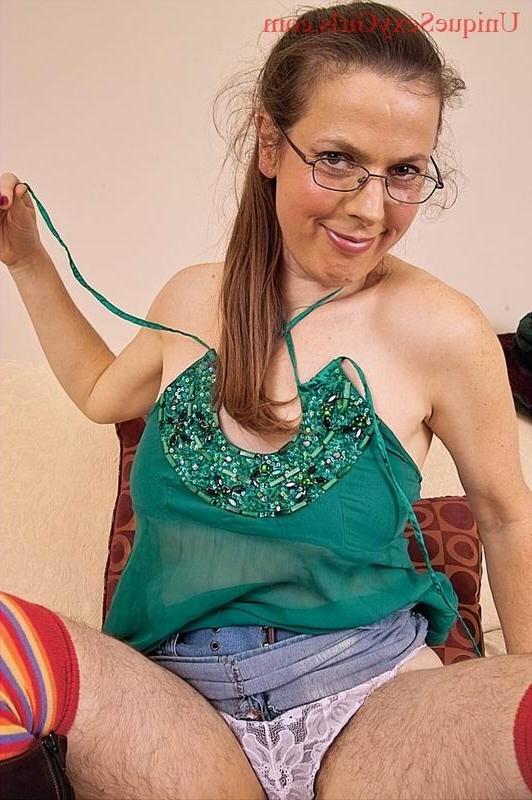 15P ugly hairy woman showing pink