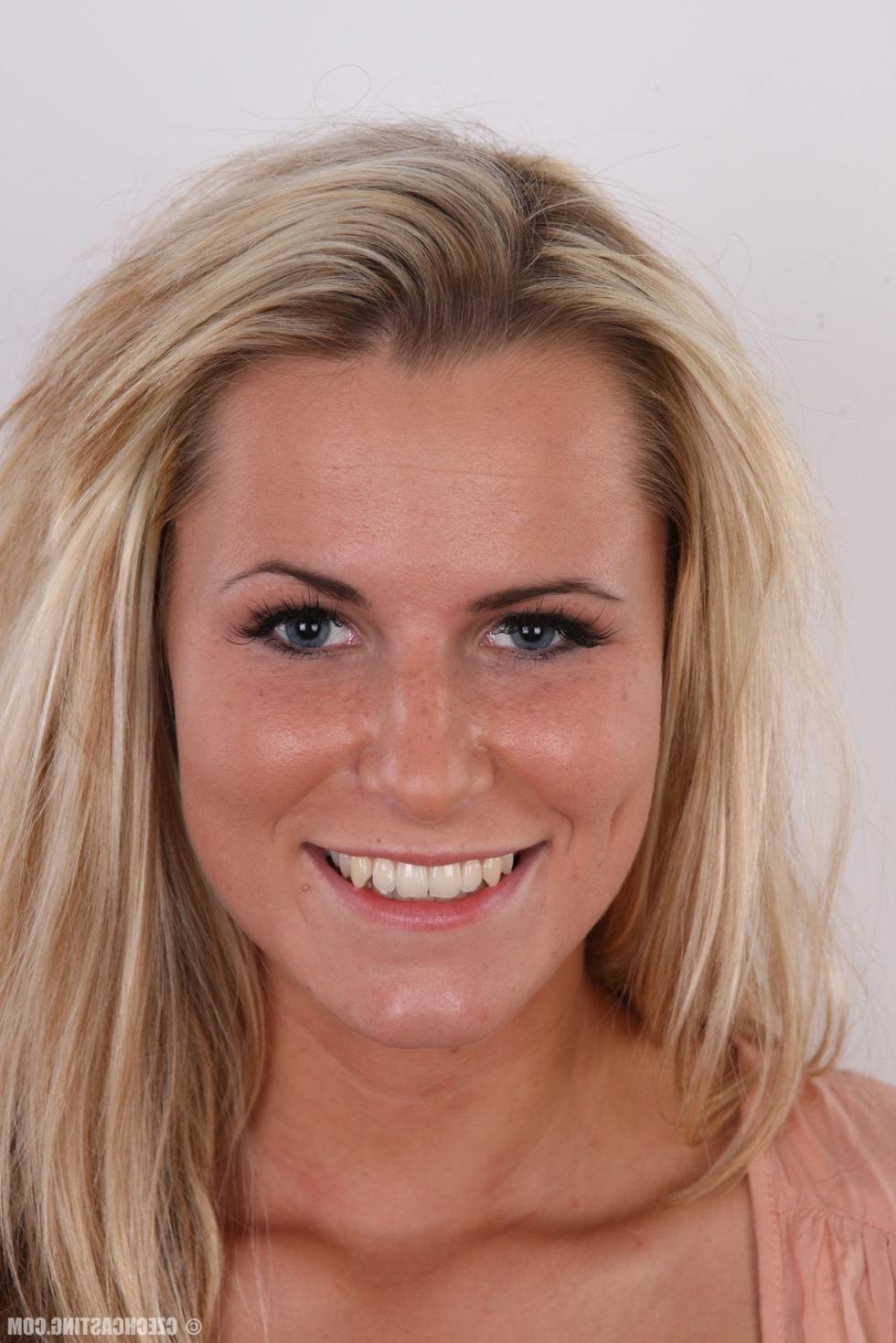 15P Sexy blonde model posing