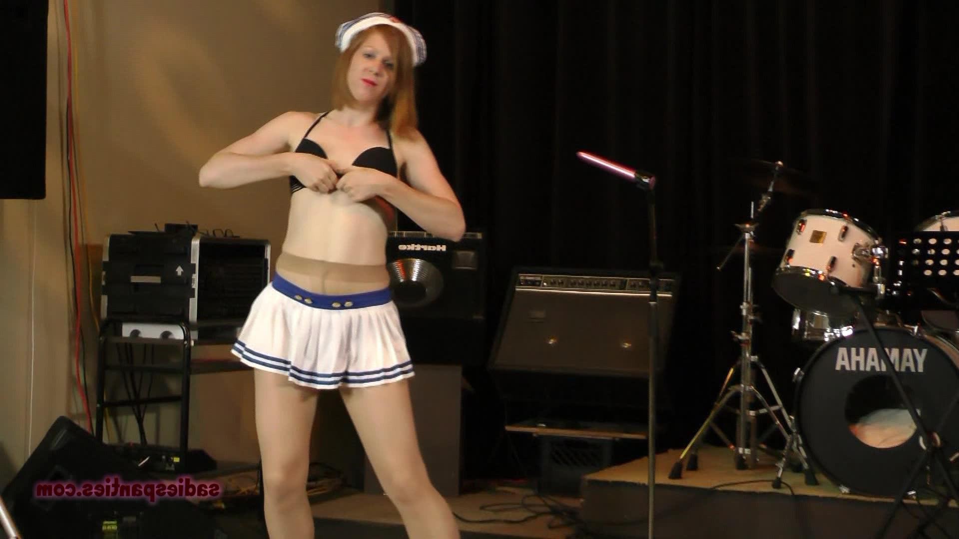 16P Redhead teen amateur strips