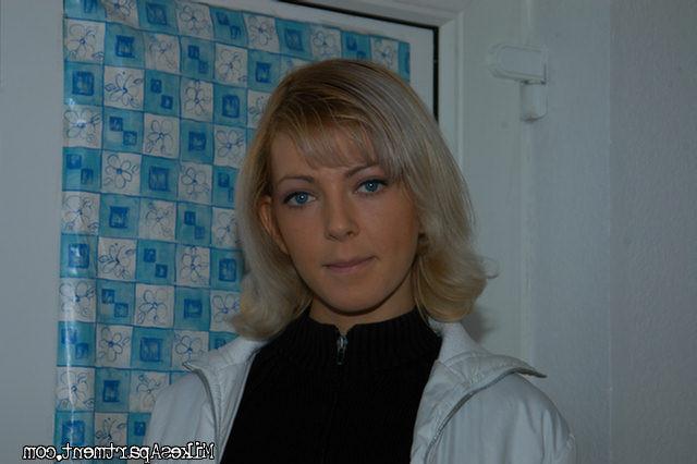 12P Blonde amateur hottie plays with her pink lips