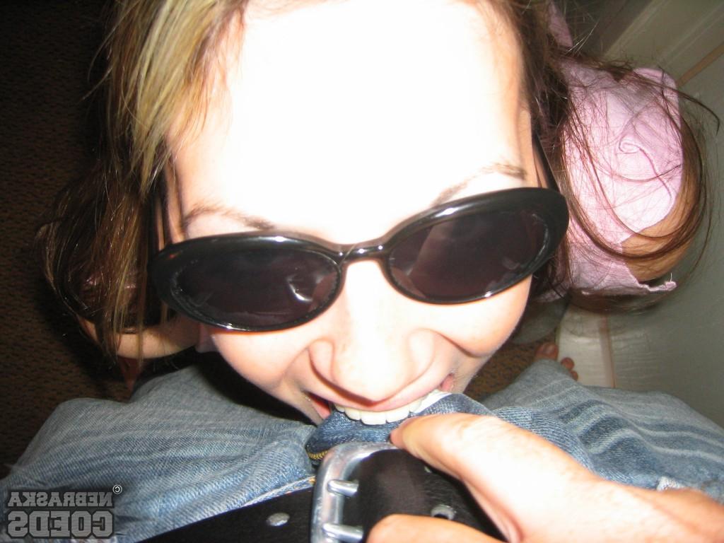16P Nebraska Coed giving a blowjob at motel during spring break