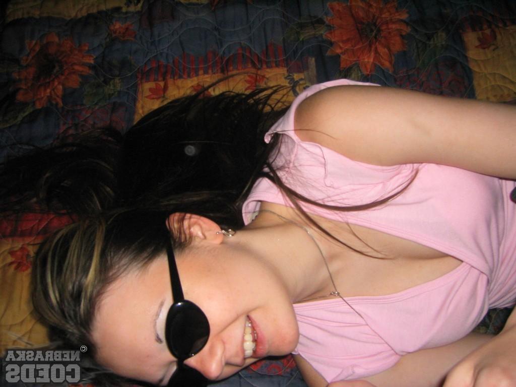 16P Nebraska Coed giving a blowjob at motel during spring break