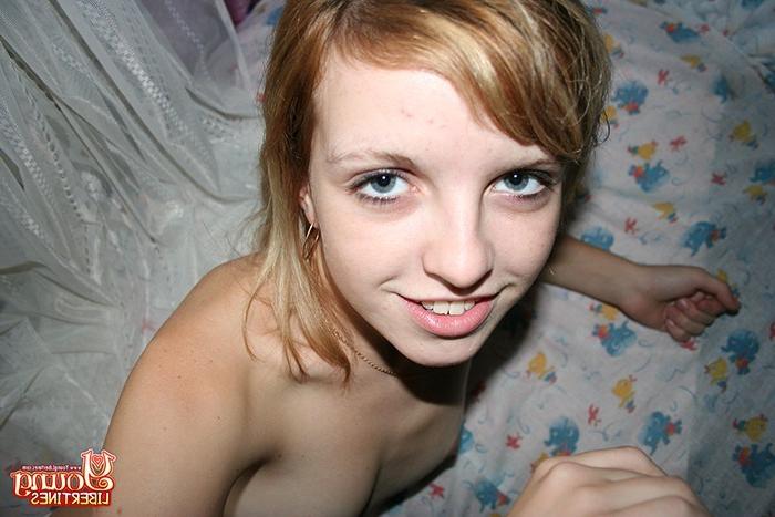 16P Wonderful-looking round assed girl shows her nice body