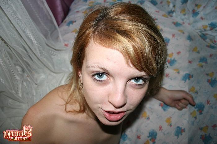 16P Wonderful-looking round assed girl shows her nice body
