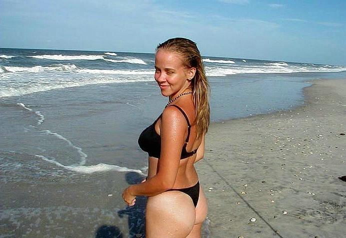 12P Girlfriends showing her round ass