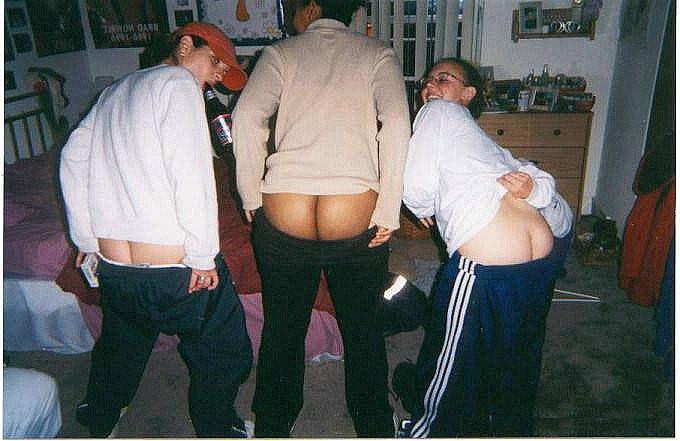 12P Girlfriends showing her round ass