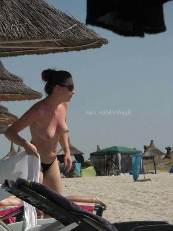 15P Amateur girls on the beach