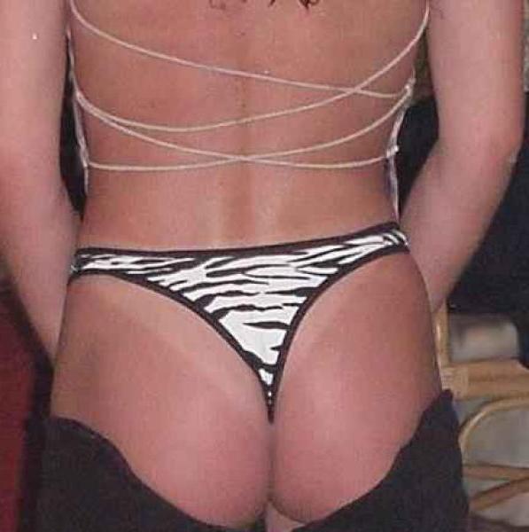 15P Big ass girlfriends posing for pictures