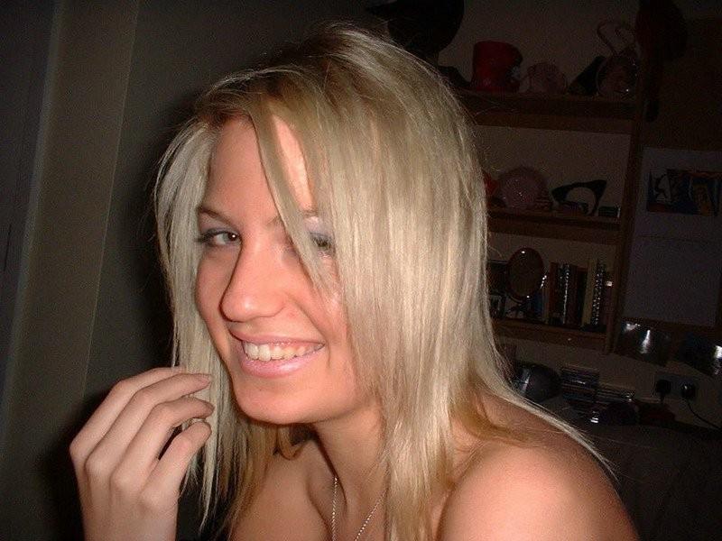 12P Fresh pics of solo Girls sucking cocks