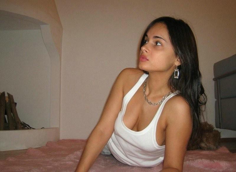 12P Fresh pics of solo Girls sucking cocks