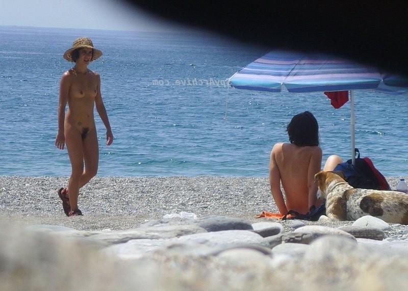 15P Hot amateur girls on beach