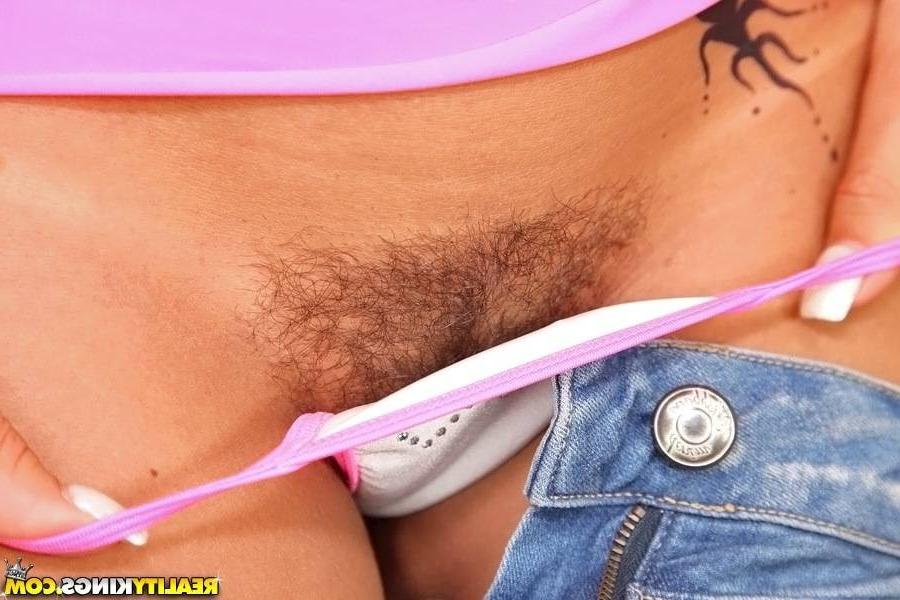 15P Perfect babe with sexy hairy cunt got nailed