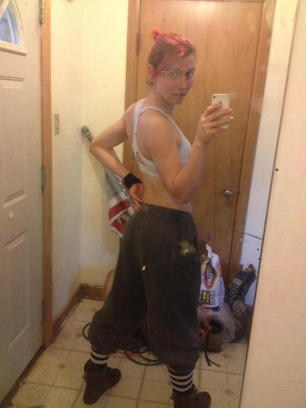 13P Shemale fitness selfies