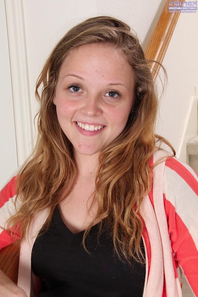 15P Super cute Sophia Monore gives closeup of her pussy