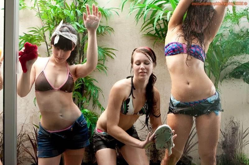 15P Naked amateur girls wash window