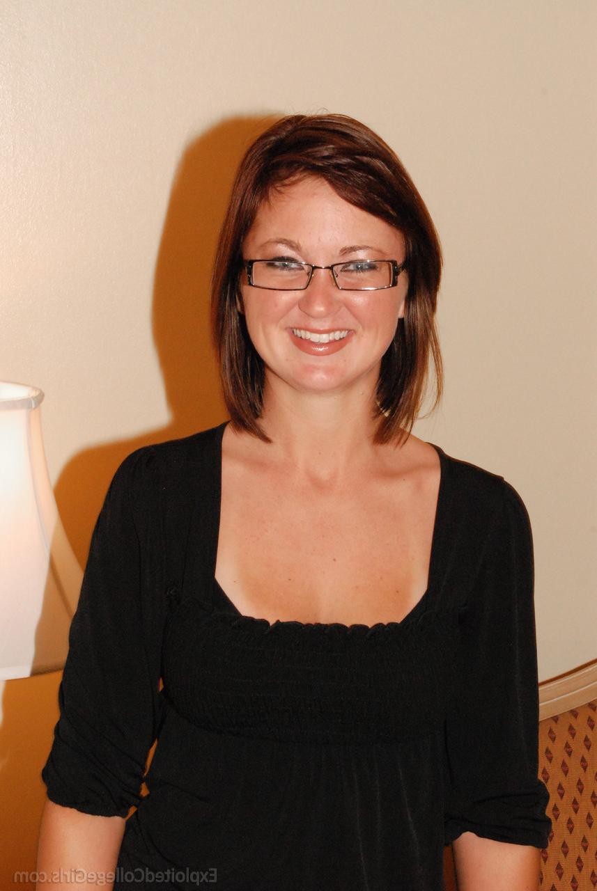 16P Amateur college slut in glasses