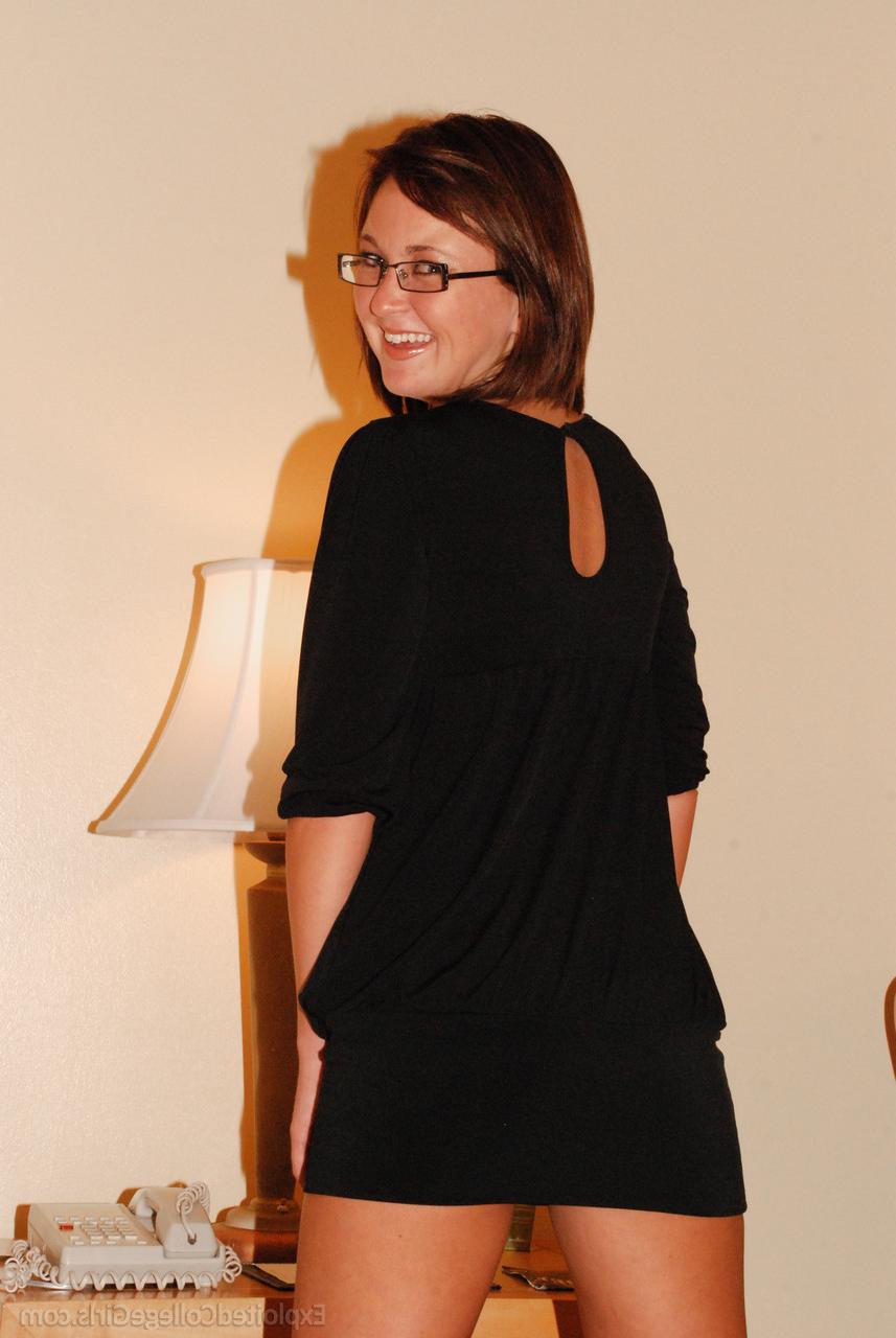 16P Amateur college slut in glasses