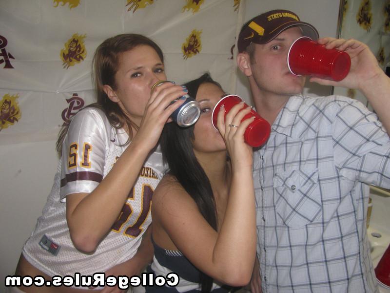 16P Drunk college sluts get their slits pounded at a college orgy
