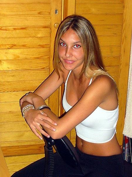 11P Nice set of pics stolen from Facebook of real girls
