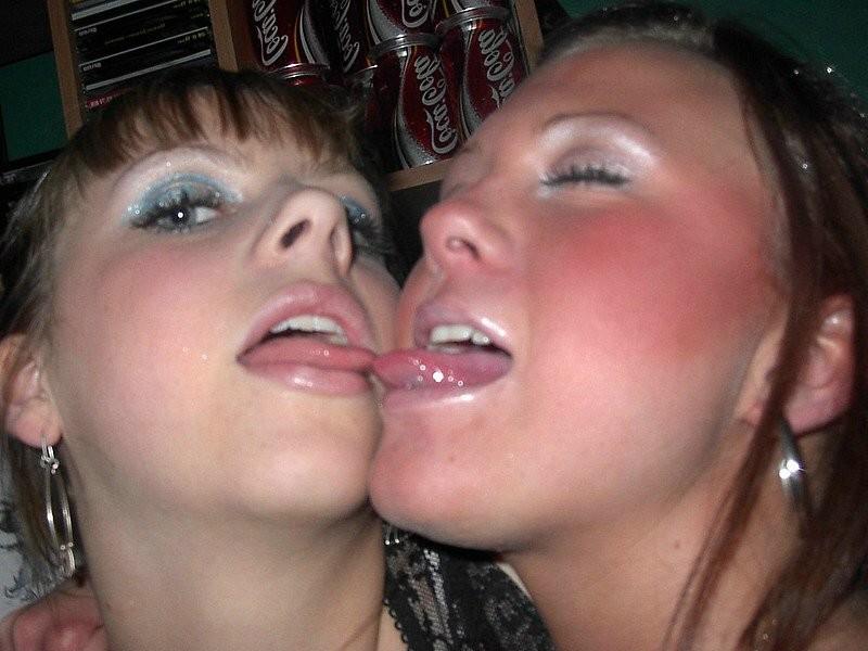 11P Nice set of pics stolen from Facebook of real girls