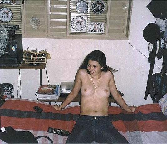 11P Real girlfriend shows her huge tits