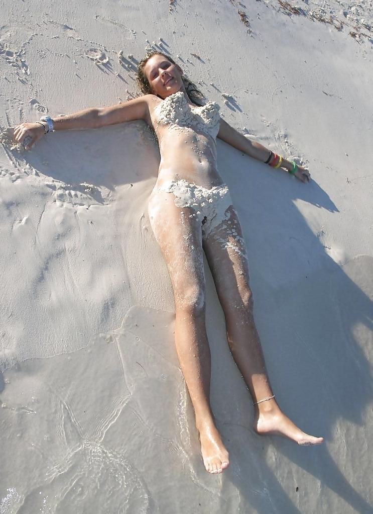 25P Topless Nude Beach 9
