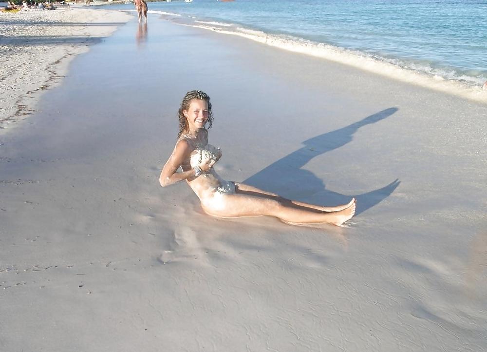 25P Topless Nude Beach 9