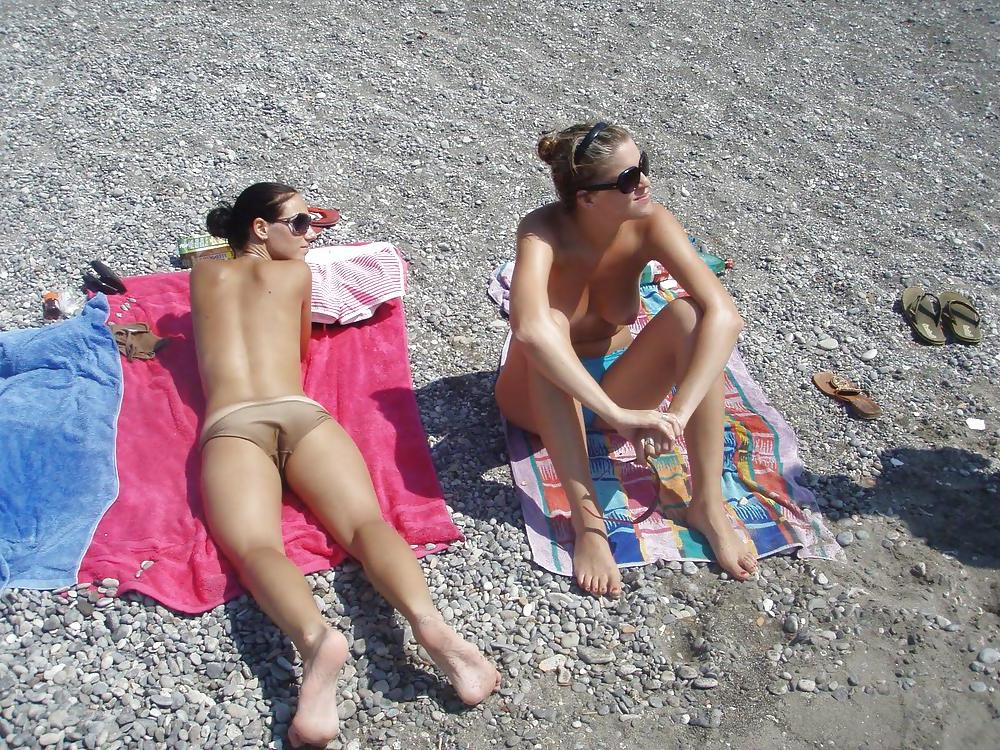 25P Topless Nude Beach 9