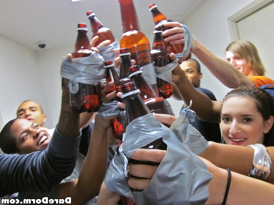 16P College coeds dorm party