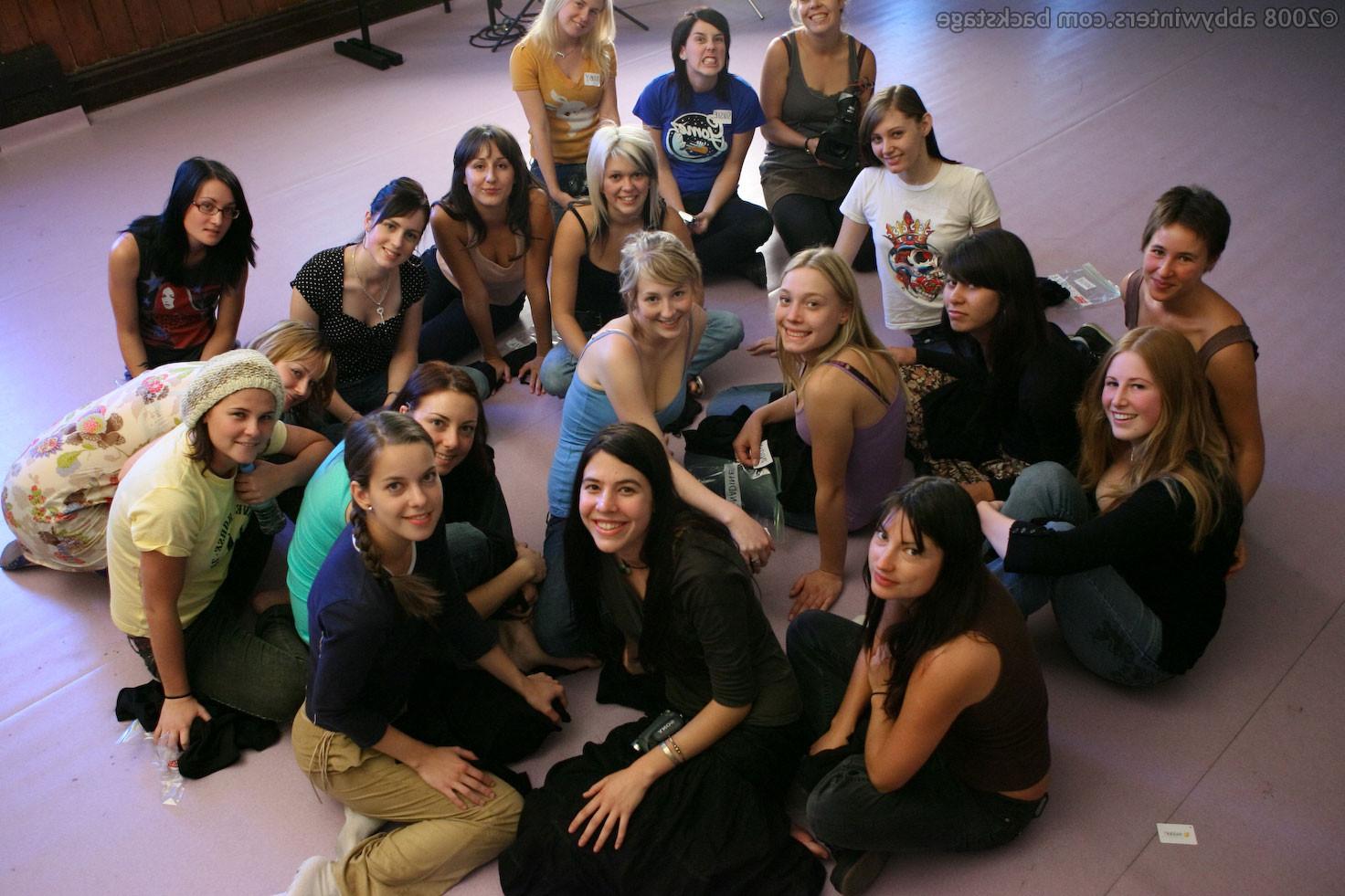 18P Yoga girls