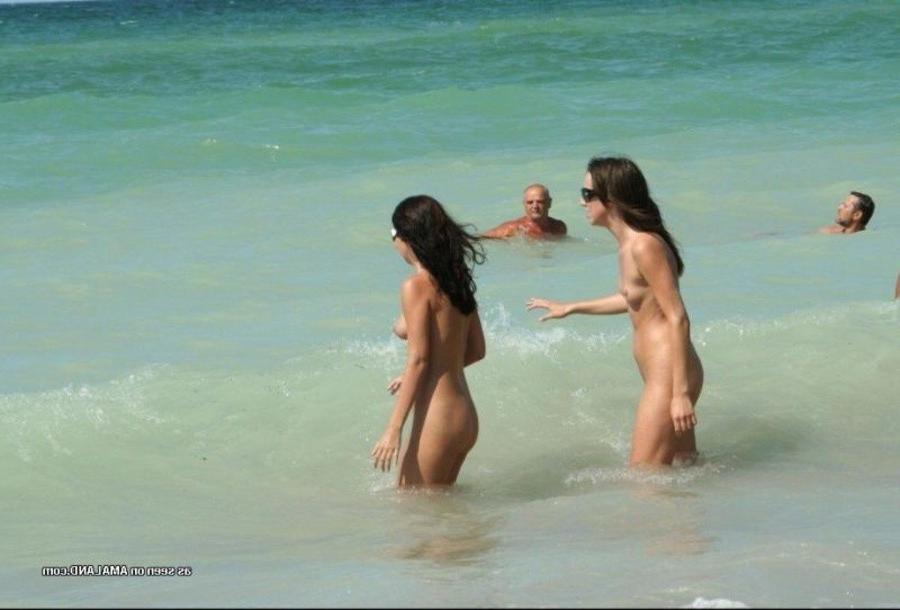 12P Collection of two hot naked sisters at the beach
