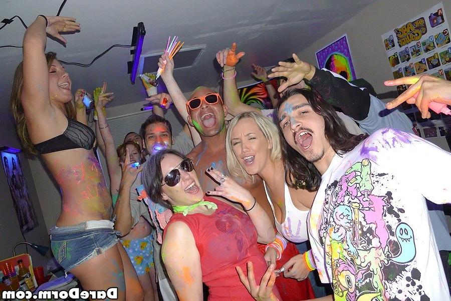 16P College coeds dorm party
