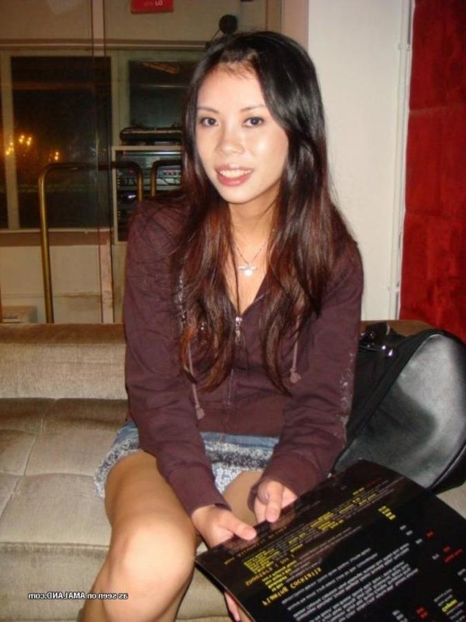 10P Asian slut stripping naked and showing her bush