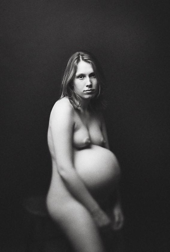 12P Nude pregnant woman photo