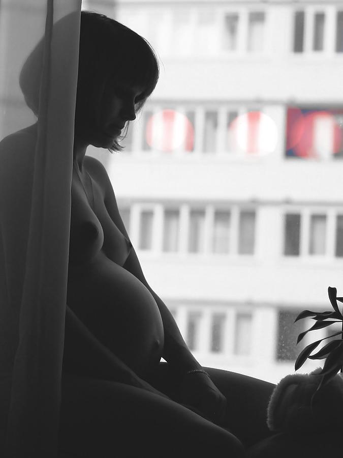 12P Nude pregnant woman photo