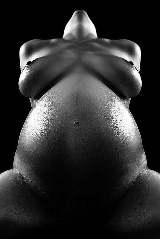 12P Pictures of pregnant woman nude