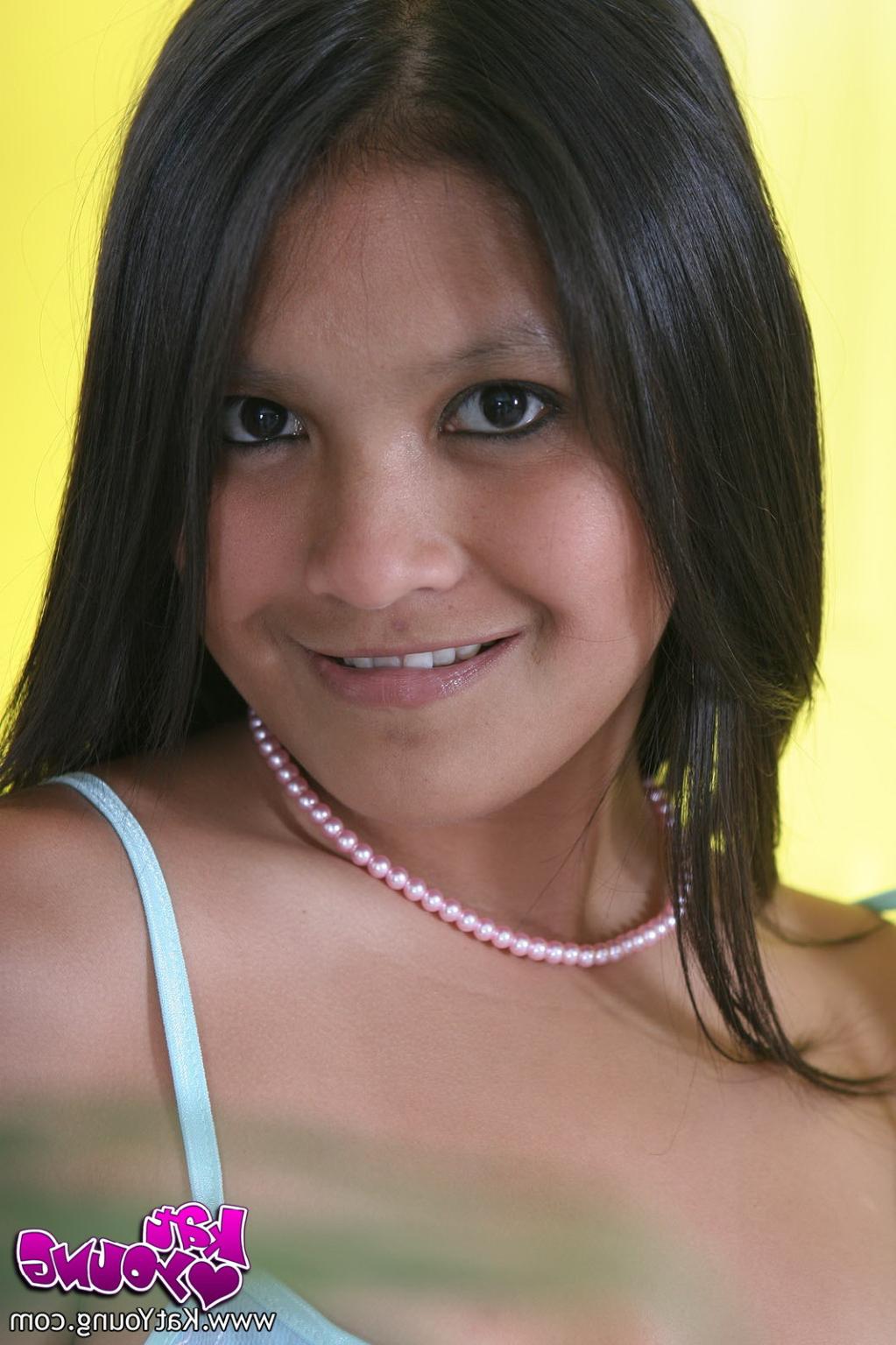 20P Kat and her Pearl Necklace