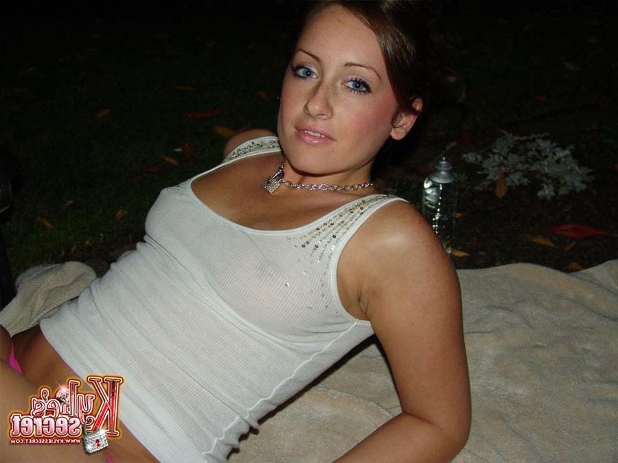 12P Kylie in a wet-t