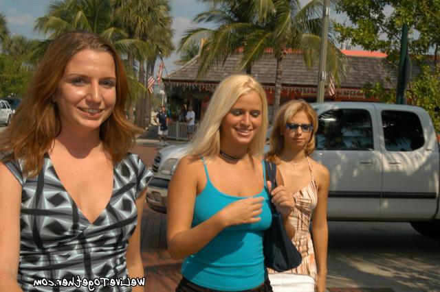 25P Amateur girl and hot blonde lesbians fuck on video