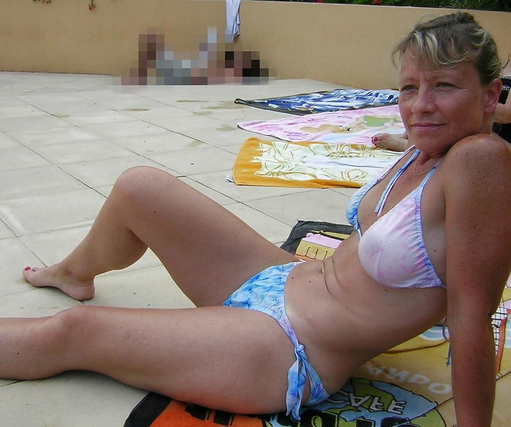10P French mature on beach