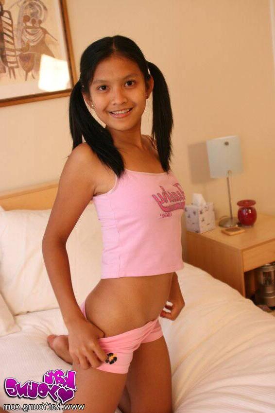 16P Kat Young poses in pink shorts on her bed
