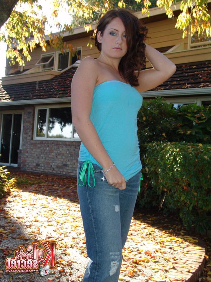 12P Kylie in her blue tube top