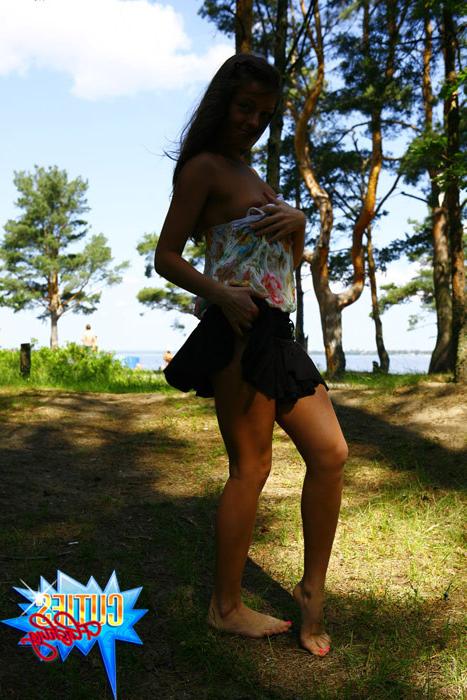 16P Gorgeous tart gets naked next to a crowded beach