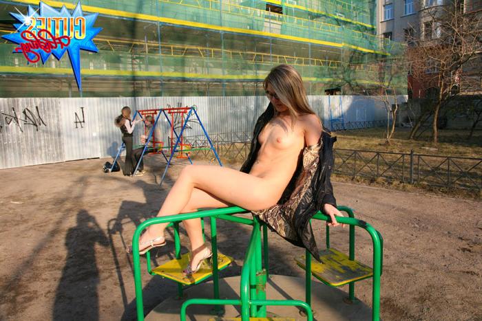 16P Posh beauty gets all naked in the city park
