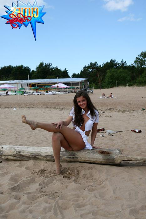 16P Hot girl in a short skirt with no panties under it