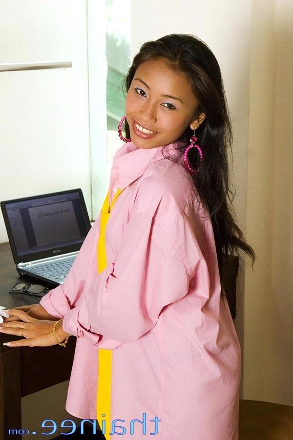 15P Thainee posing as a sexy secretary