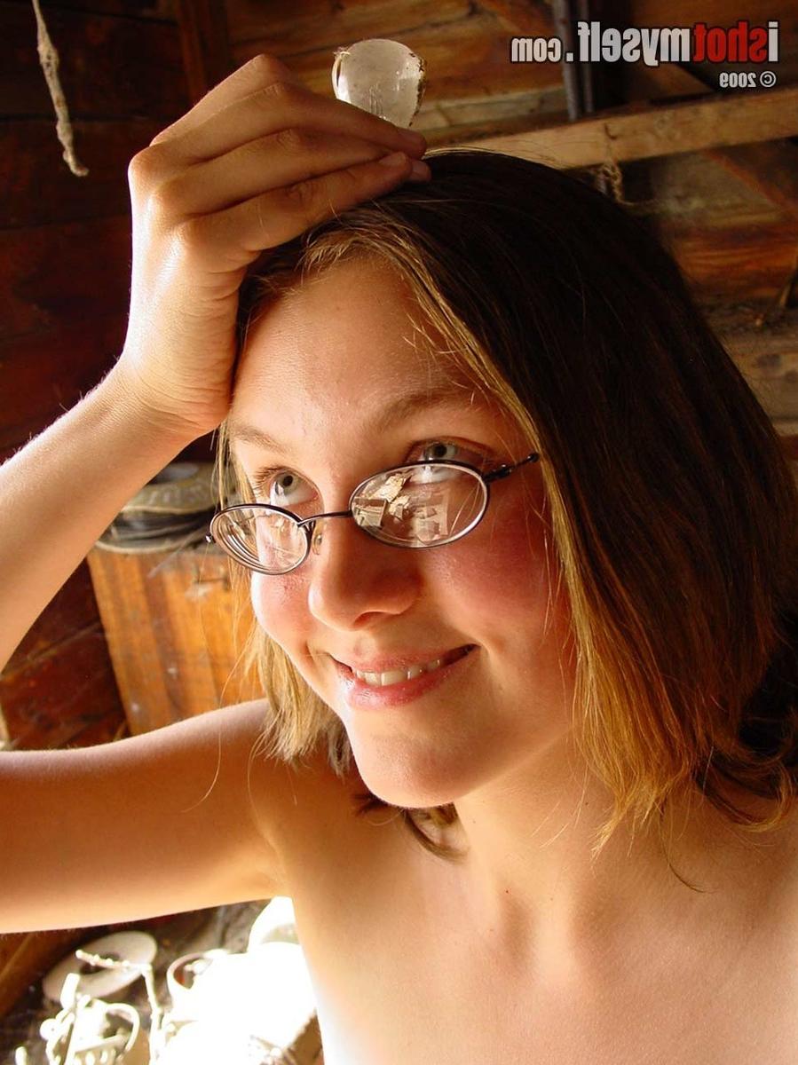 15P Cute selfshot amateur showing hairy muff